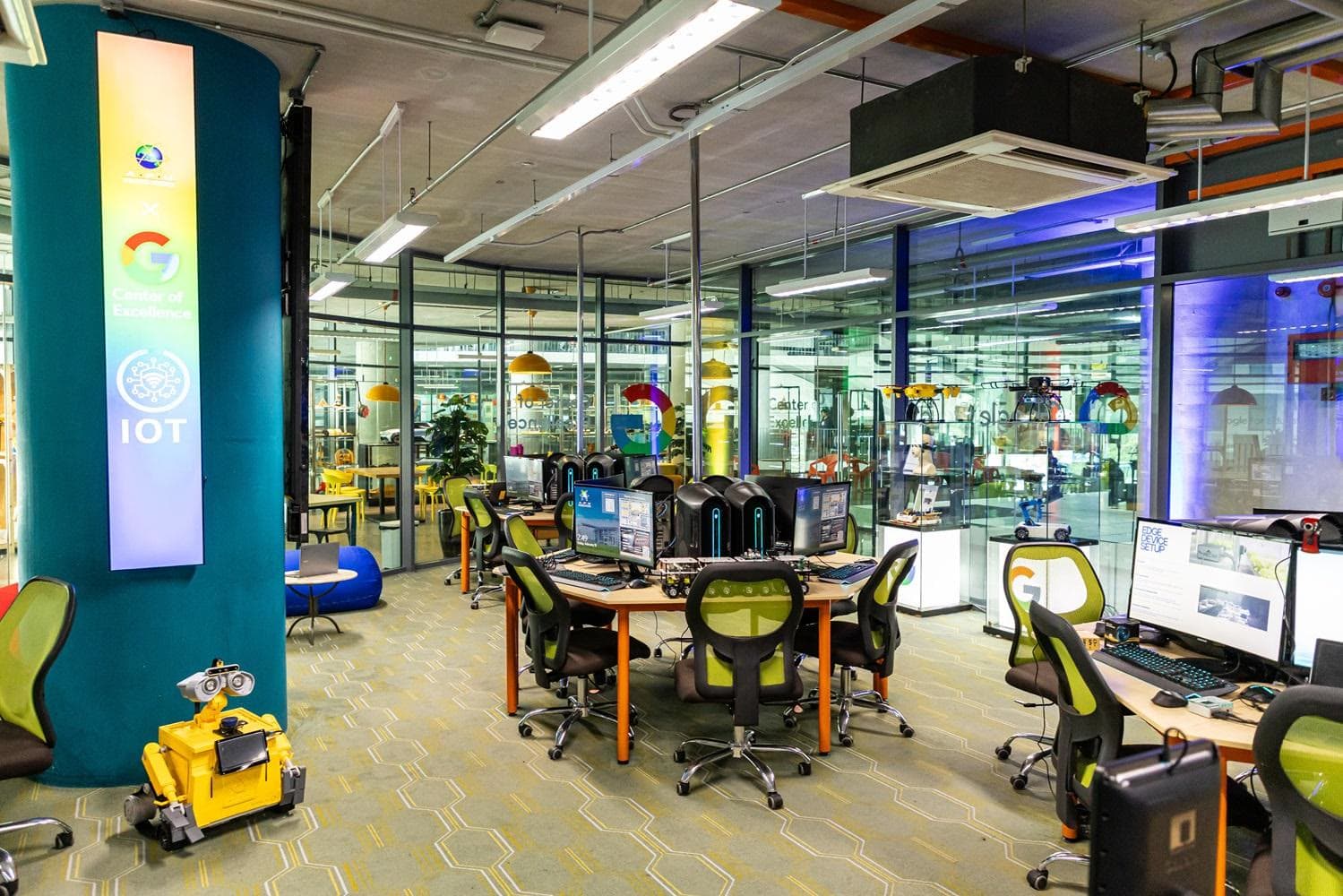 Asia Pacific University of Technology & Innovation — مختبر إنترنت الأشياء، بالشراكة مع Google